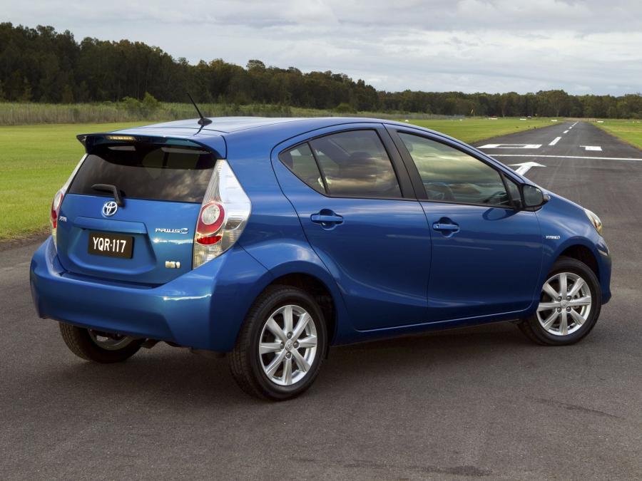  Toyota Prius c 2012 года  (AU) (фото 4 из 19)